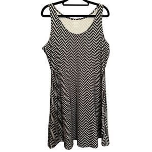 Mossimo Women’s Zigzag Black White Dress Women's Size Large